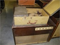 2 Pc Vintage Steelman record player & FADA