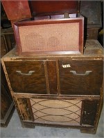 2 Pc Vintage Zenith radio record player &