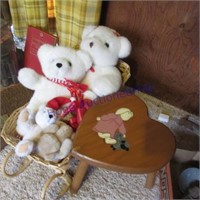 Small sleigh basket & stuffed bears