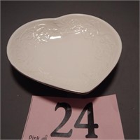 PORCELAIN HEART SHAPED DISH WITH GOLD TRIM  5"