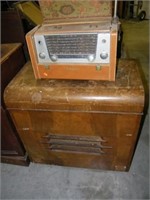 2 Pc Vintage Echo radio record player & RCA