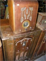 2 Pc Vintage RCA Victor R-12 Wood cabinet &
