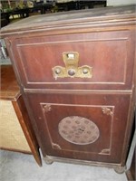Vintage Crosley showbox no speaker wood cabinet