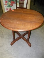 30" round antique table
