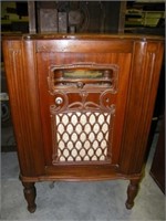Vintage Victor radio very nice wood