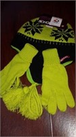 Kid's toque and glove set. Lime and black. Reg