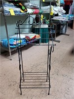 Metal towle stand