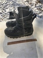 Trukke Snow Boots - Size 10