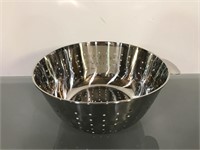 New stainless colander