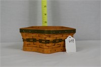 2001 STAR BASKET WITH COASTERS - GREEN TRIM