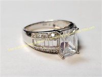 STERLING SILVER RING W LARGE CLEAR STONE