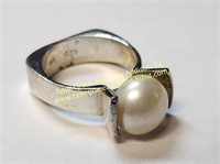 STERLING SILVER RING W PEARL STONE