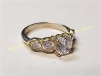 STERLING SILVER RING W LOVELY ROUND STONES