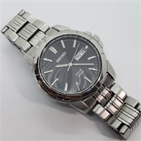 $235   Seiko Solar 100M (Like New) Watch