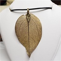 $160   Natural Leaf ~4.5Gms Pendant