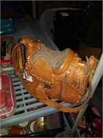 Leather purse in the shape of a saddle