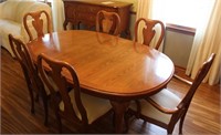 Thomasville Oak Dining Room Table w/6 chairs..