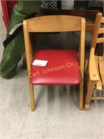 CHILD'S WOODEN FOLDING CHAIR