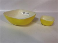 Pr of Vintage Pyrex Bowls - 1-8" x 8" & 1-4" x 4"
