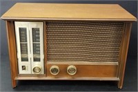 Zenith Model X334 Tube Radio AM/FM
