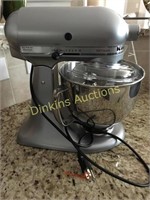 Kitchenaid Artisan Mixer - New MIxer (NEVER USED)