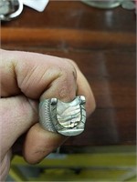 Horseshoe ring