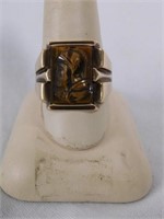 10K y.g. embossed Knight ring, size 11,5.45 dwt