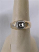 10K  y.g. ring w/diamond set in white gold, size