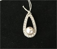 14K TWO-TONE DIAMOND AND PEARL PENDANT