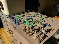 35 Vintage Plastic War Toy Soldiers