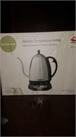 Variable temperature programmable 1.7L kettle.