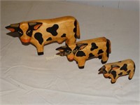 Wood Primitive cow décor
