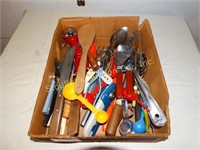 Assorted kitchen utensil lot