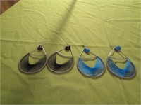 2 Pairs of Earrings Black and Blue