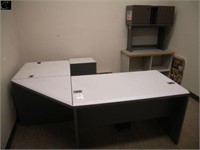 Corner style computer desk