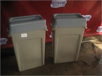 Lotof 2 Trash Cans