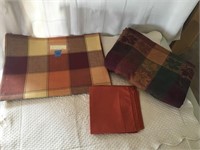Tablecloth, 4 Placemats & napkins