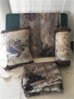 2 Floor Length Window panels, 2 pillows