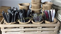 Silverware holders and silverware 35 knives, 27