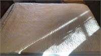 White twin quilt/ bedspread