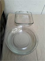 Groups of Pyrex pie plates and Anchor Hocking