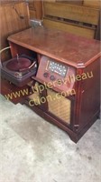 Antique silvertone radio with record player does