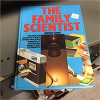 BOOK - THE FAMILY SCIENTIST