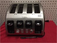 4 SLICE TOASTER - NEED TO HOLD LEFT SIDE DOWN