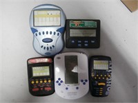 ELECTRONIC HAND HELD GAMES INCL SOLITAIRE