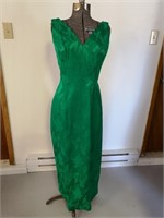 GREEN GOWN SIZE SMALL EMBOSSED FLOCK DESIGN