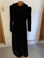 ELEGANT BLACK VELOUR DRESSY COAT 1960'S