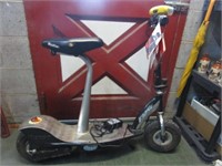 Razor Scooter; battery operated w/ charger; works