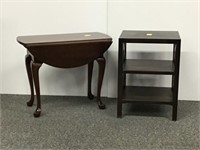 Lot of 2 Modern Accent Tables