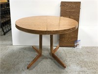 Round dining table w/ leaf